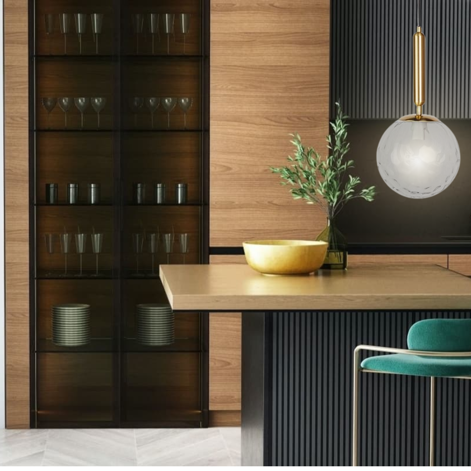 Candil Dorado con Pantalla de Vidrio Transparente – MAXXI