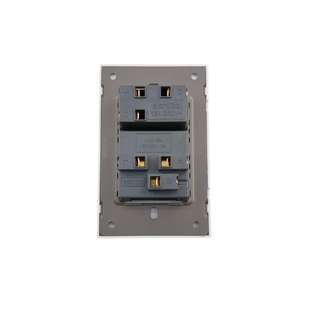 Placa Luxury APL-705 de ARTLITE  Apagador 3 Vías con Contacto Integrado  15A 127-250V~ Blanco Skin Feel - LUXURY ARTLITE