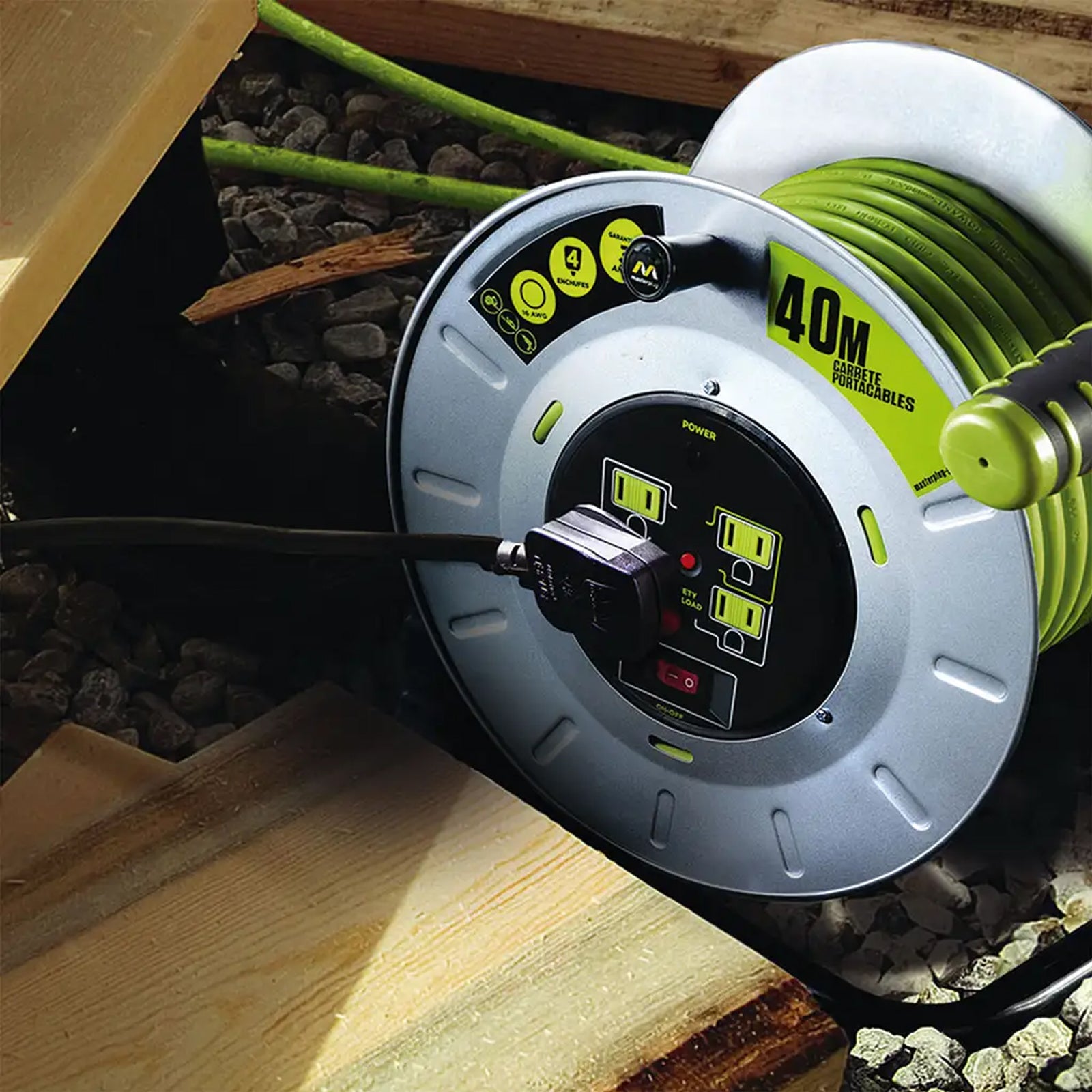 Extensión Eléctrica Tipo Cassette 40m Reel con 4 Multicontactos Calibre 14 – Luceco